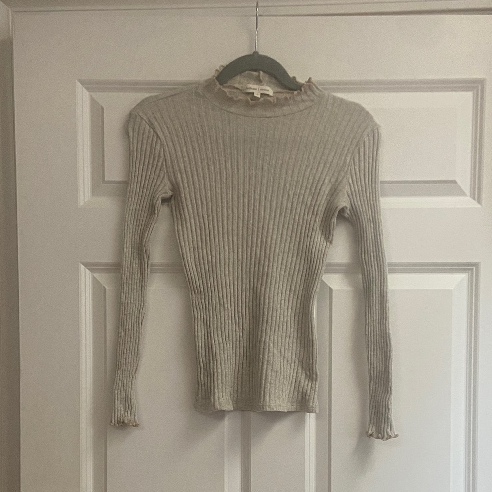 🧡 Women’s lettuce edge sweater